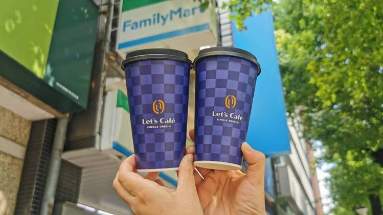 全家便利商店7月6日一日限定的「Let’s Café好咖日」，於App「隨買跨店...