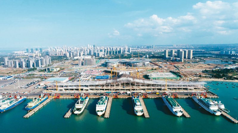 海南與RCEP成員國，首5月進出口貨額增44.1％。圖為海口新海港客運綜合樞紐項目現場。（新華社）