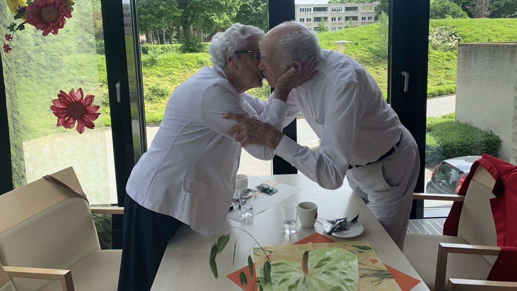 「我能想到最浪漫的事，就是與妳邁入100歲」。 圖／linda.nl網站