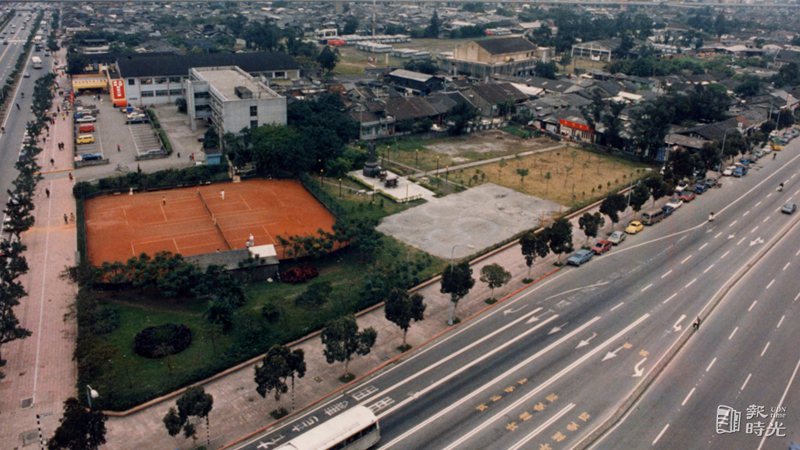 國際學舍(中左)及兩面紅土網球場將是七號公園體育館停車場及出入道。圖＼聯合報系資料照（1986/12/20 林少岩 攝影）