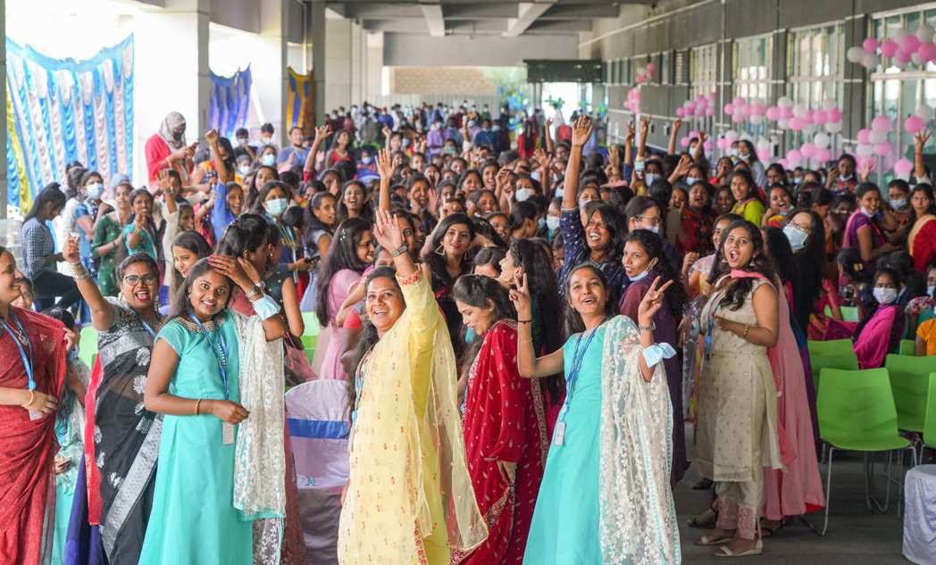 緯創印度歡慶國際婦女節，在女性權益上不遺餘力，除了提供員工舞台展現自我，同時確保...