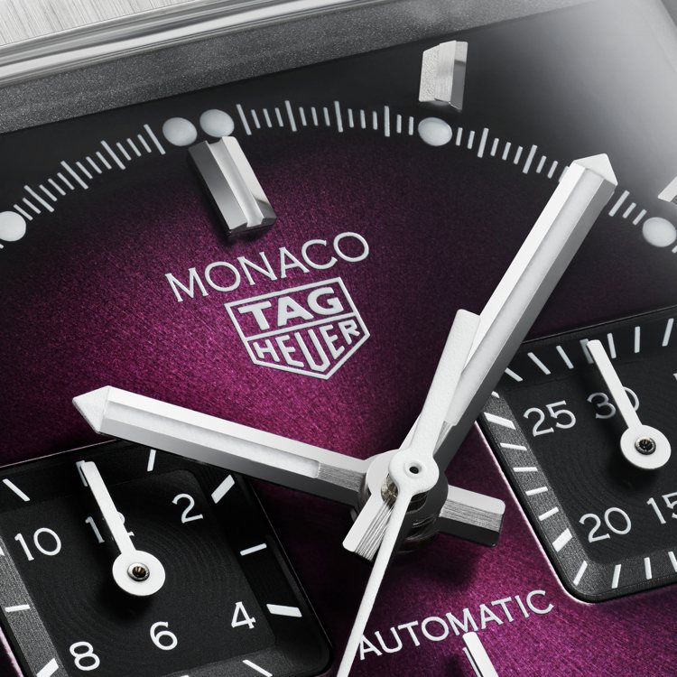 過去Monaco系列表款，若以黃銅為表盤，經過時間的推移，會因為氧化導致產生銅綠...