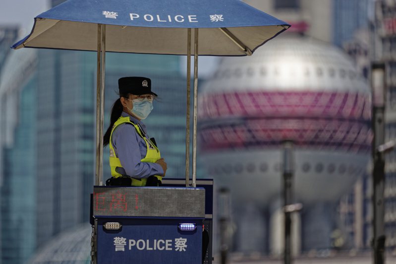 駭客日前宣稱盜走上海國家警察資料庫內的近10億人口資料，華爾街日報報導，這可能是史上最大個人數據竊案之一，也是中國已知最大的網安漏洞。歐新社