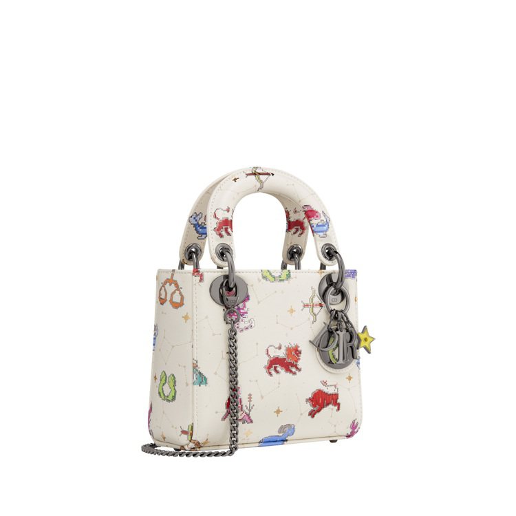 Lady Dior mini星座圖案拿鐵白小牛皮鍊帶提包，14萬5,000元。圖／DIOR提供