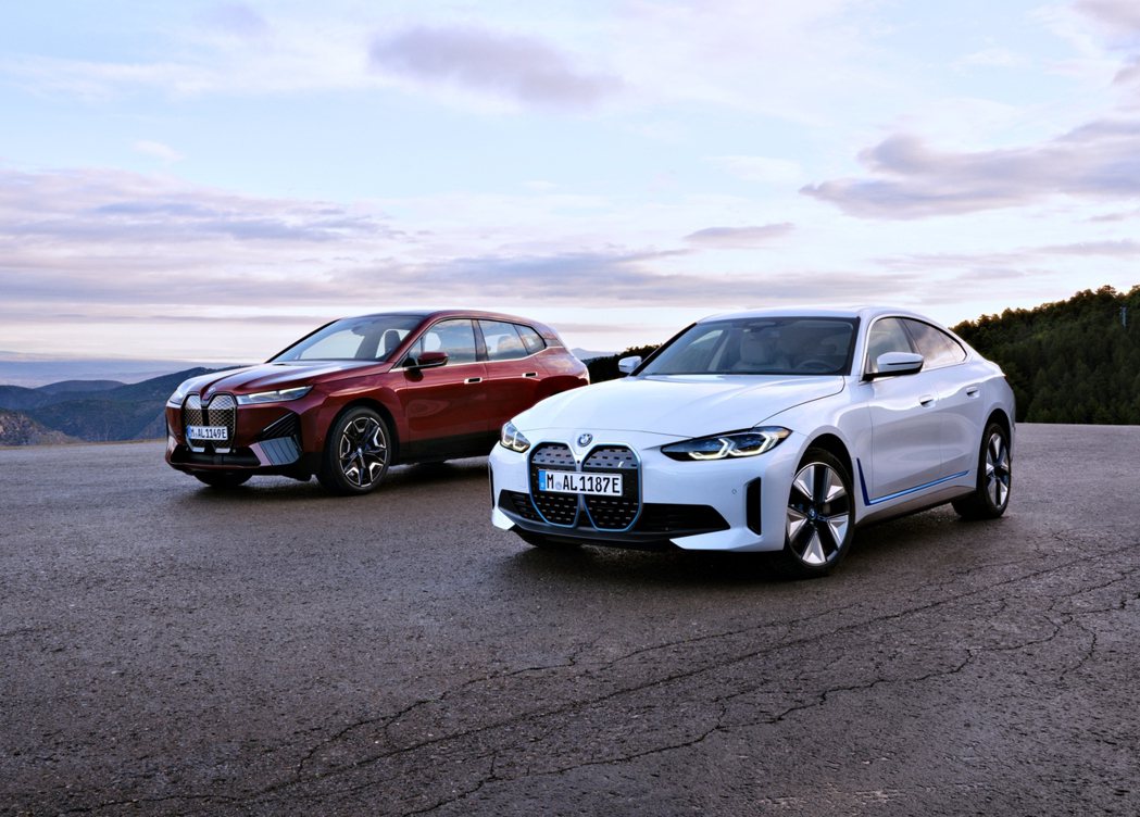 BMW全新電動車款iX與i4。 圖／汎德提供