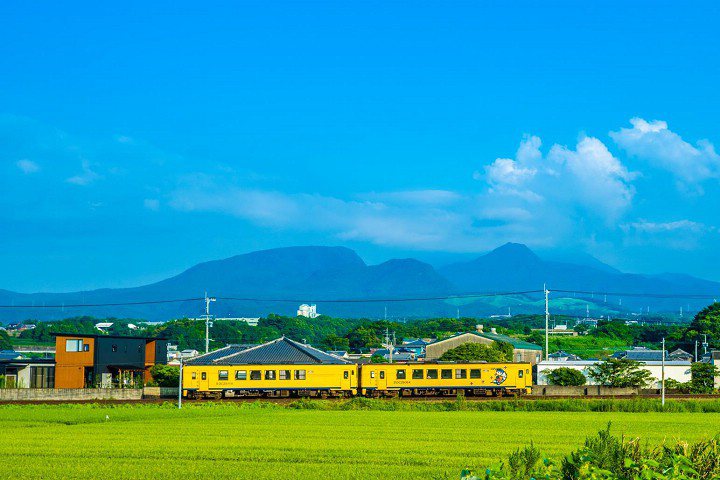 長崎縣的島原鐵道沿線風景優美，吸引許多企業前來拍攝廣告。　圖：長崎縣觀光連盟／提供