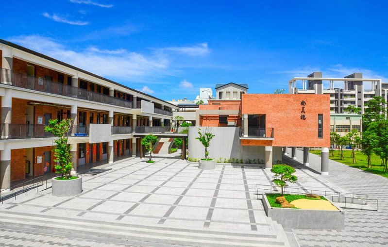 清水國小老舊校舍工程獲2021年國家卓越建設獎。圖／台中市政府提供