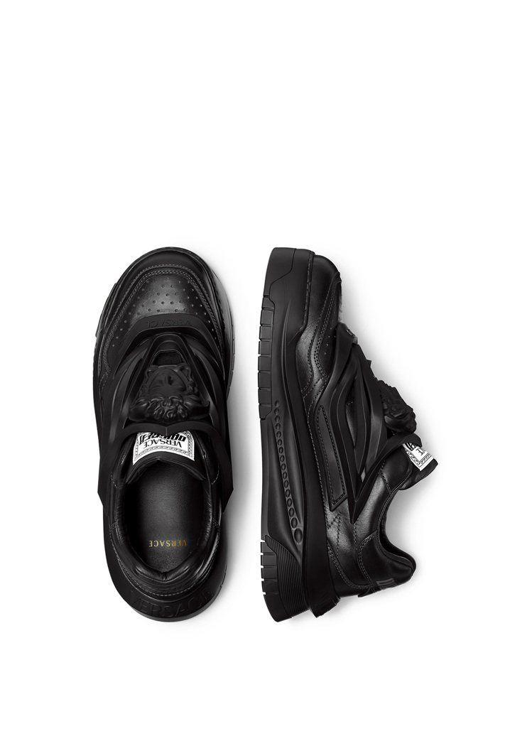 Odissea早秋系列運動鞋(黑色) ，31,000元。圖／VERSACE提供