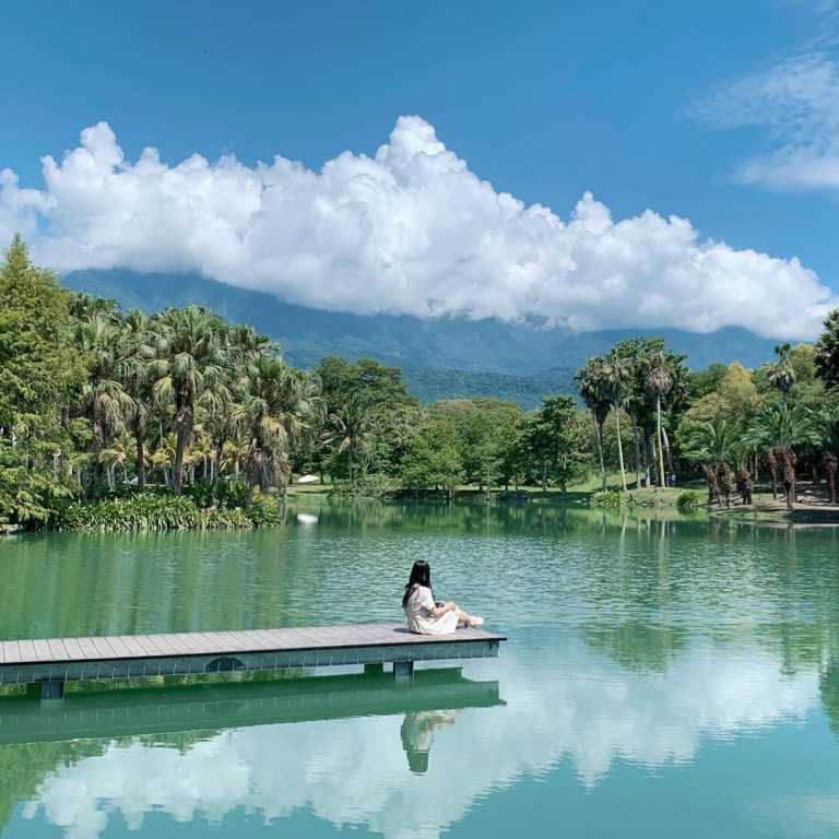 「雲山水夢幻湖」位在雲山水園區中，是一座四公頃大的人工夢幻湖，也是知名廣告場景。...