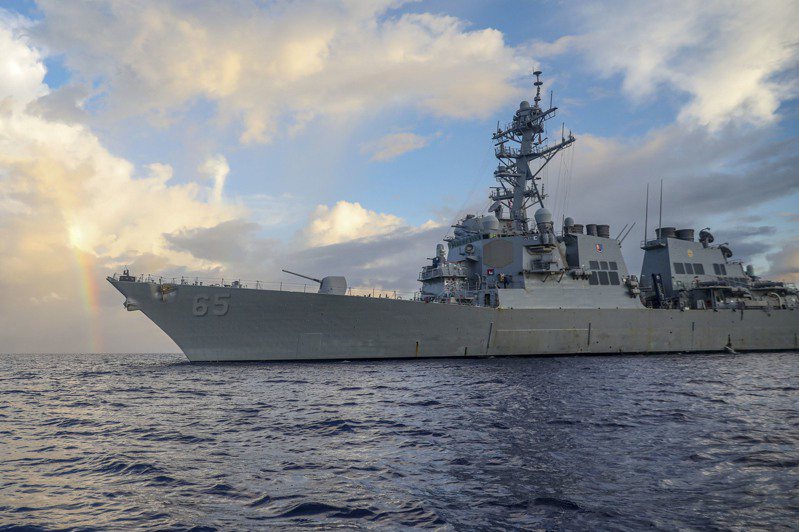 美国飞弹驱逐舰「班福特号」今天驶近南海争议领土西沙群岛，引来北京当局愤怒回应。美联社(photo:UDN)