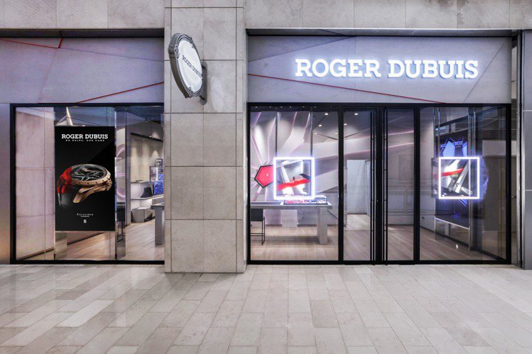 Roger Dubuis位於台北101三樓的全新概念專賣店，以無重力表櫃、「巨星」吧台，重新再出發。圖 / Roger Dubuis提供