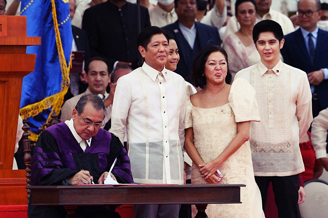 「這次菲律賓總統大選，我們這麼努力的查核選戰的假消息，但最終獨裁者之子還是取得壓...