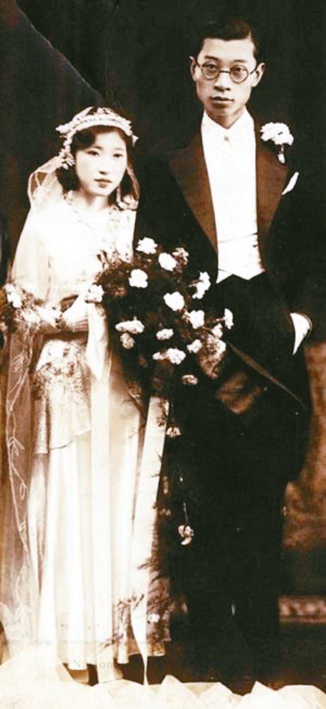 1932年元月傅雷(右)與朱梅馥在上海舉行婚禮。（圖／取自維基）