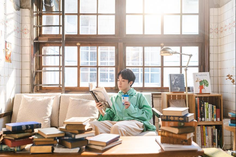吳青峰將以「獨立書店–導讀者」身分，帶領讀者一起進入獨立書店，感受不同書店的獨處時光。圖/業者提供