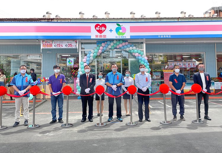 萊爾富於平鎮復梅店打造超市型複合店「萊鮮生Mr.Hi」，今天（7月15日)正式開...