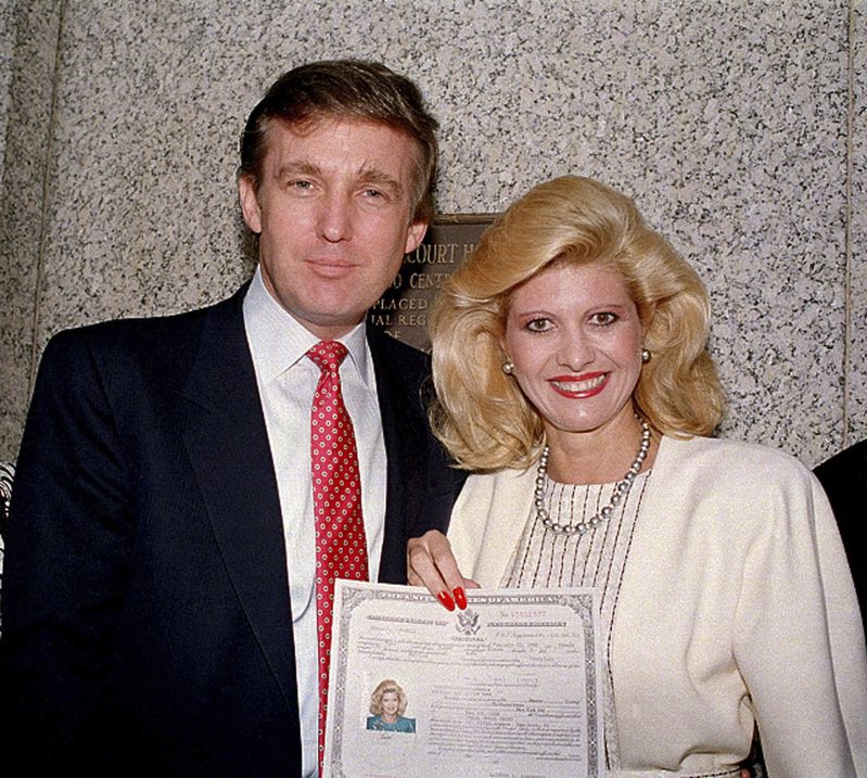 图为1988年5月伊凡娜（右）与川普（左）在纽约合照。美联社 美联社(photo:UDN)