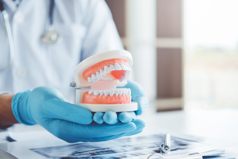 「牙醫系vs.醫學系」常成為選填志願時各界論戰的焦點。示意圖／ingimage