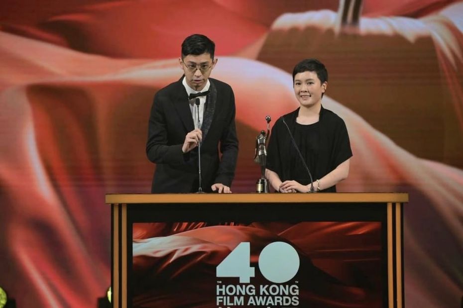 「美國女孩」導演和製片領取最佳亞洲華語電影獎。圖／摘自IG