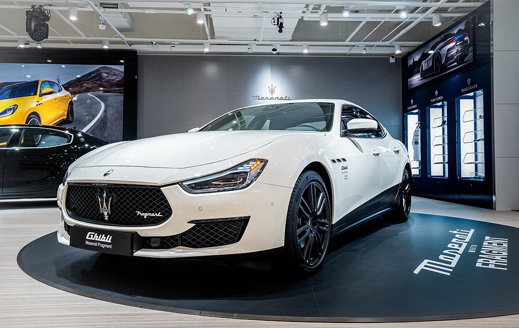 Maserati Ghibli Fragment擔任台南品牌形象館的開幕大秀，除...