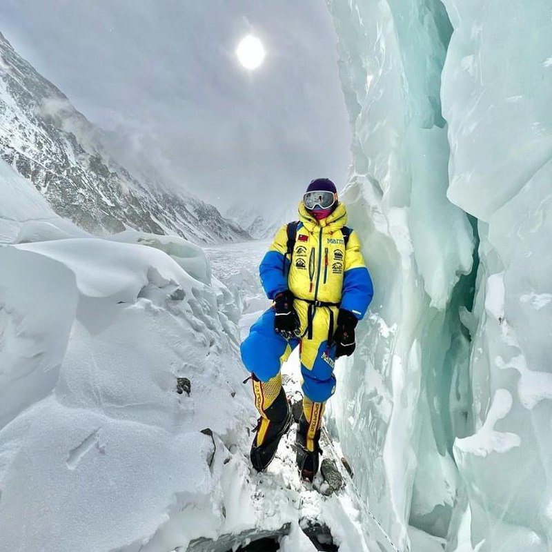 台灣登山家曾格爾成功無氧攻頂世界第二高峰K2，成為台灣第一人，也是全球最年輕無氧攻頂K2的女性登山家。 圖／擷取自曾格爾Grace Tseng臉書專頁