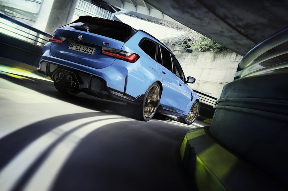 全新BMW M3 Touring (G81) 裝上專屬的M Performance套件。 摘自BMW
