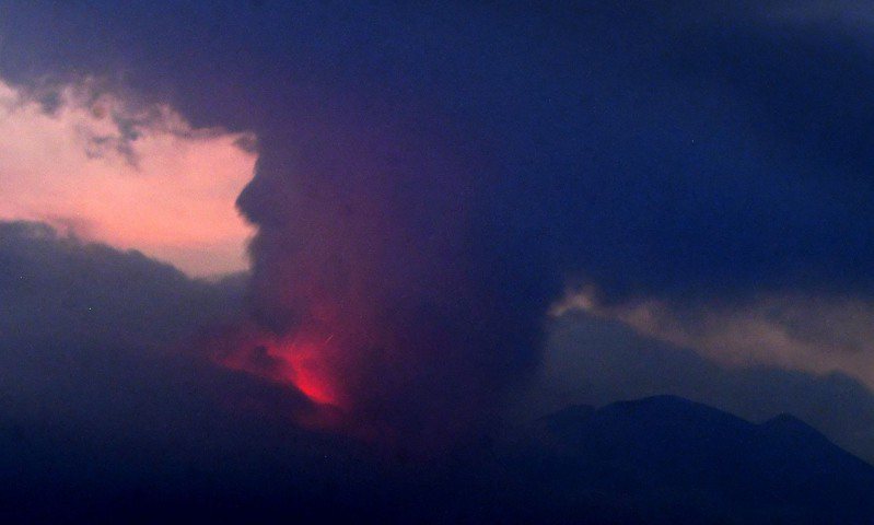日本九州鹿兒島的櫻島火山24日發生噴發事件。美聯社