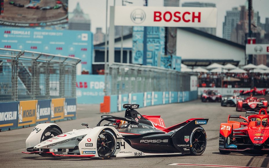 TAG Heuer Porsche Formula E車隊在紐約站的兩回合賽事皆獲得積分，以總分126分在車隊排行榜上位列第六。 圖／Porsche提供