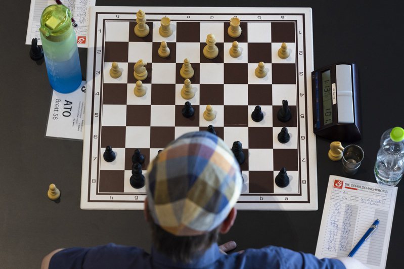 據俄羅斯新聞媒體報導，莫斯科上周舉行的一場國際象棋比賽中，竟出現「機器人打斷7歲男孩手指」的插曲，引發外界議論。歐新社
