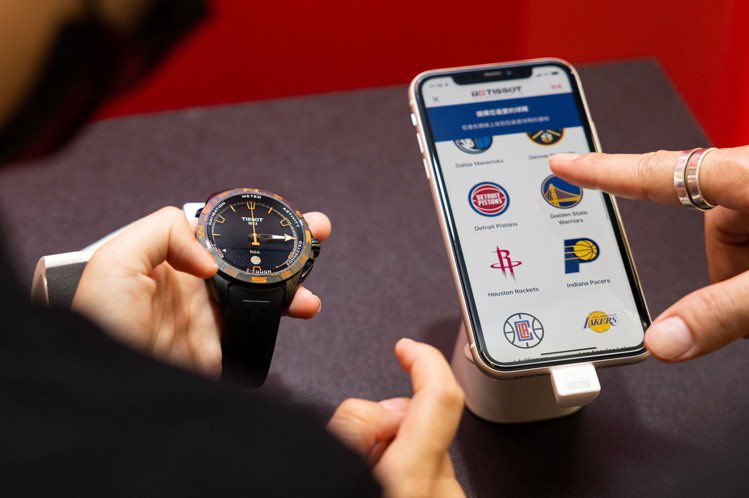 在T-Touch Connect Solar智慧腕表表展，能近距離感受天梭表智慧腕表的完整功能性及實用性。圖／TISSOT提供