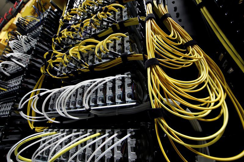 英国金融时报（FT）报导，全球光纤缆线短缺，已导致价格从去年3月的历史谷底大涨70%，交货期也拉长，可能因此影响全球各地业者布建此先进电信基础设施的进展。（路透）(photo:UDN)