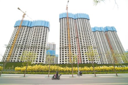 為避免房地產市場進一步惡化引發系統性風險，中國大陸正計畫設立一個房地產基金。（中新社）
