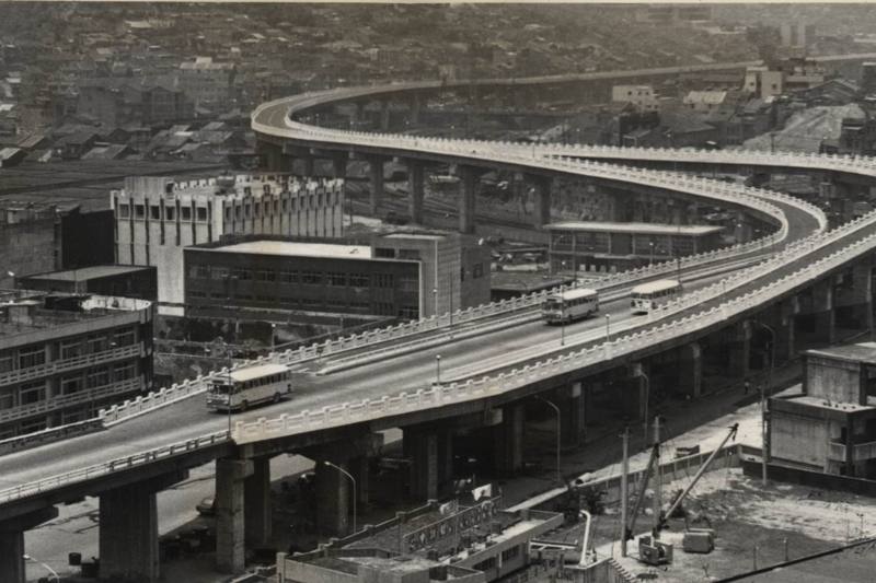 1974年7月26日，台省第一條高架公路正式開放通車。圖／聯合報系資料照片