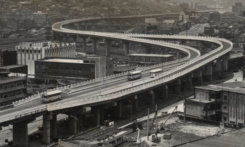 1974年7月26日，台省第一條高架公路正式開放通車。圖／聯合報系資料照片