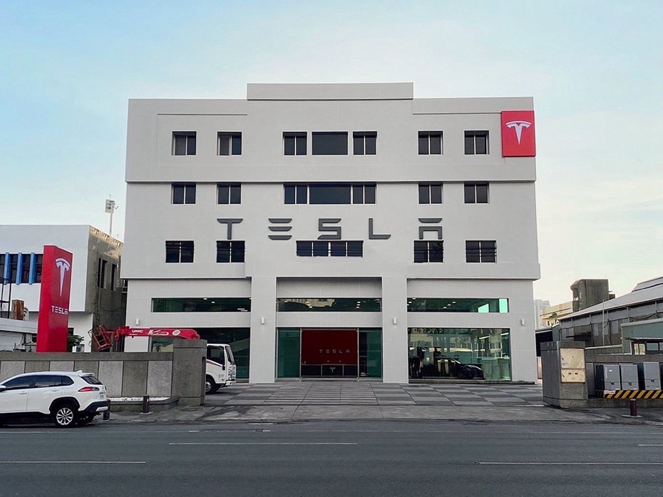 特斯拉宣布台南第一座「Tesla台南安平服務體驗中心」即將投入營運，並於8月1日正式開幕。 圖／特斯拉提供
