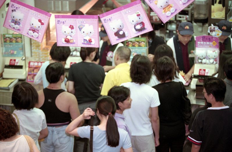 速食餐廳麥當勞推出凱蒂貓（Hello Kitty）玩偶促銷活動造成民眾搶購熱潮。記者杜建重／攝影（圖／聯合報系新聞資料庫照片）