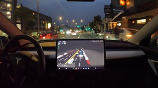 影／Tesla的FSD全自動輔助駕駛　好像又變聰明了！