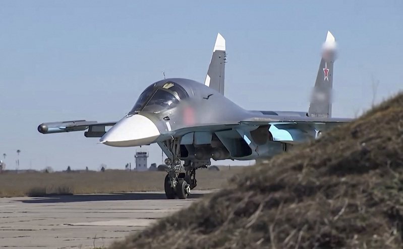 俄羅斯情報機構宣稱破獲烏克蘭間諜精心設計的陰謀，聲稱烏方試圖遊說俄軍飛官駕機叛逃。圖為俄軍的蘇愷-34戰轟機。歐新社