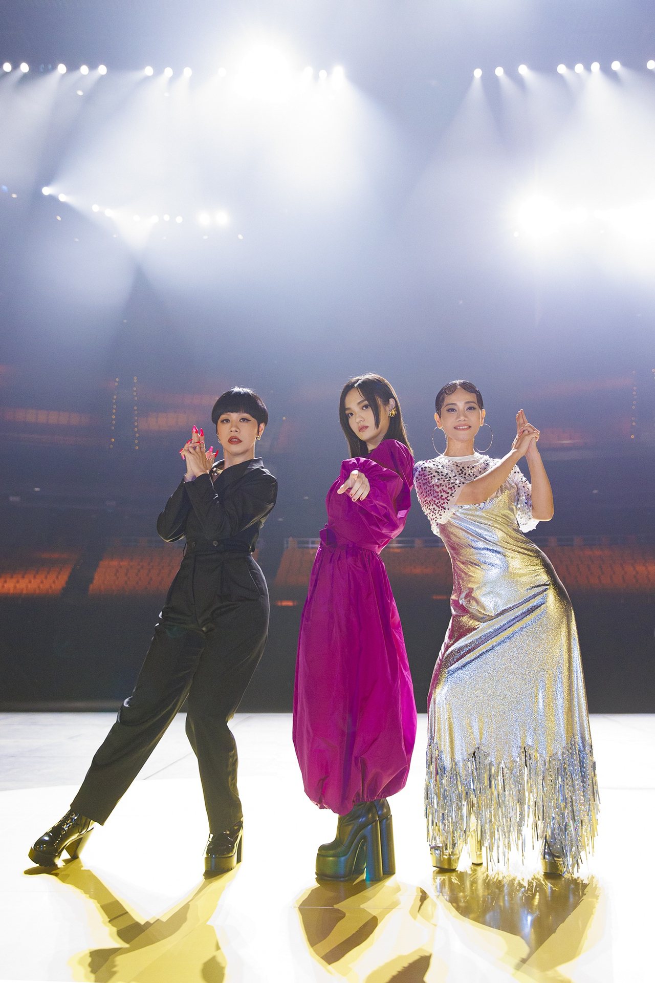 Brandy（左起）、徐佳瑩、阿爆合唱徐佳瑩的新歌「切歌」。圖／亞神音樂提供