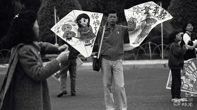 風箏協會十五日於台北國父紀念館推廣防治登革熱風箏活動。圖＼聯合報系資料（1989/1/15　 吳景騰攝影）