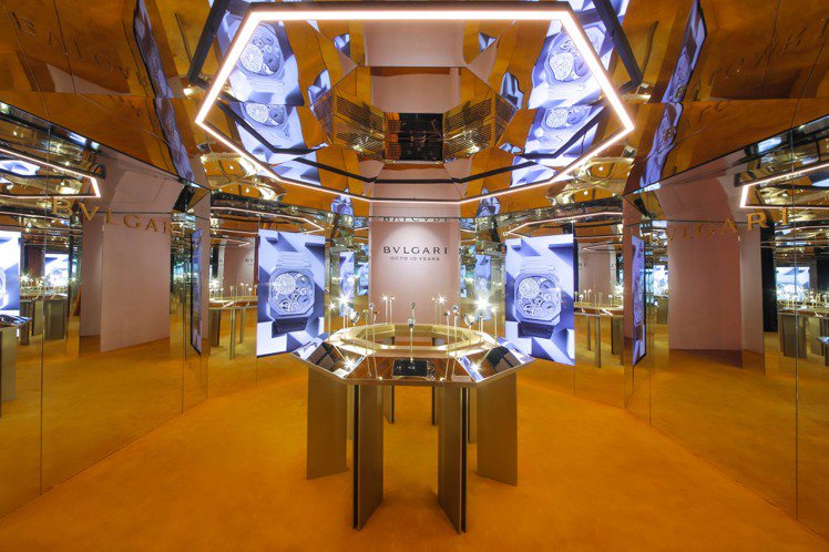 「寶格麗OCTO 8項世界紀錄 10週年紀念展覽」重現日內瓦表展的八角造型展廳。圖／寶格麗提供