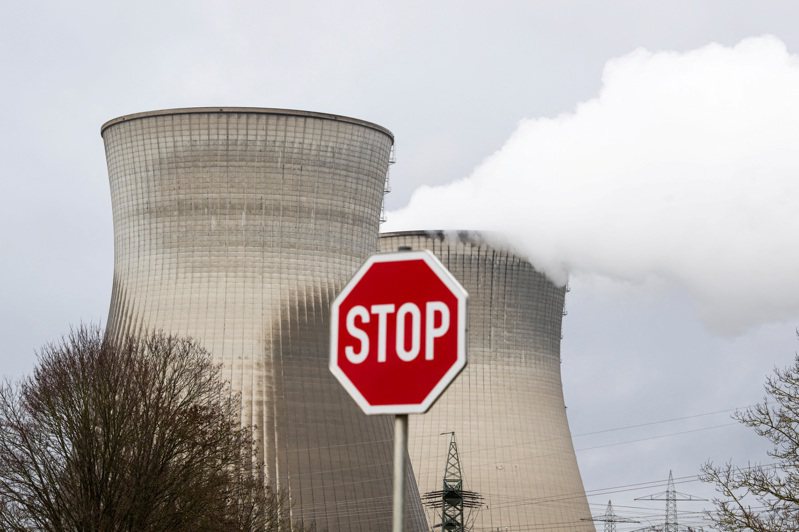 據外媒報導，德國第一電視台（ARD）在6月底的民調顯示，61%的德國民眾支持核電廠延役。圖為德國Gundremmingen核電廠。路透