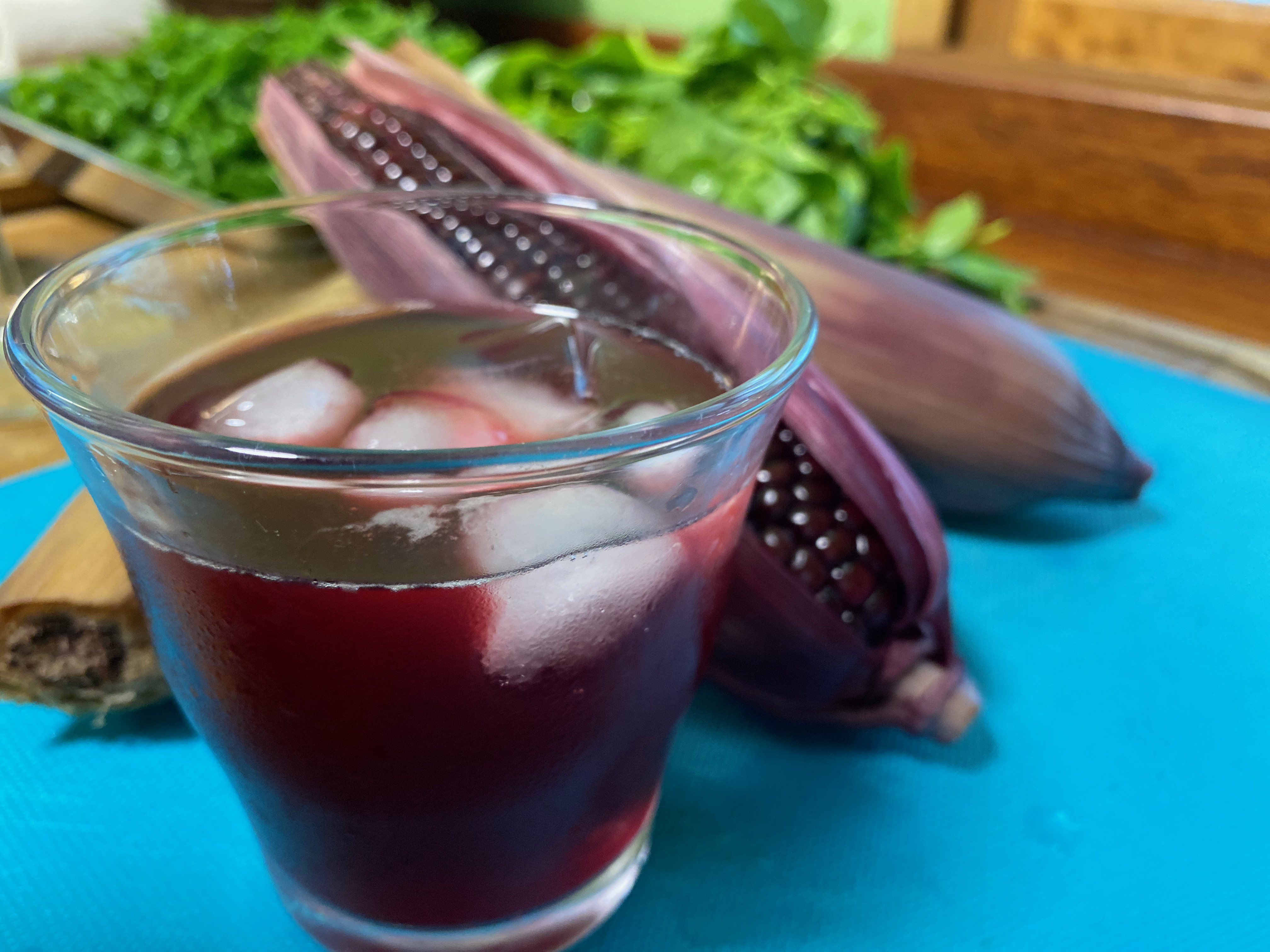 像紅酒的紫玉米汁，含豐富的花青素，冷卻後裝瓶放入冰箱，是夏天解渴的天然飲料。圖/朱慧芳提供