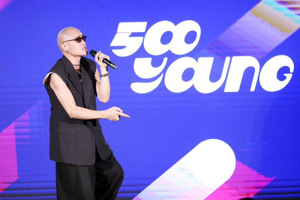 YELLOW黃宣在「500Young」頒獎典禮上擔任表演嘉賓。圖／500輯攝影團...