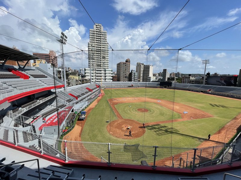 新竹市立棒球場整建案採限制性招標，開幕後問題頻傳，讓外界對限制性招標投以異樣的眼光。圖／聯合報系資料照片