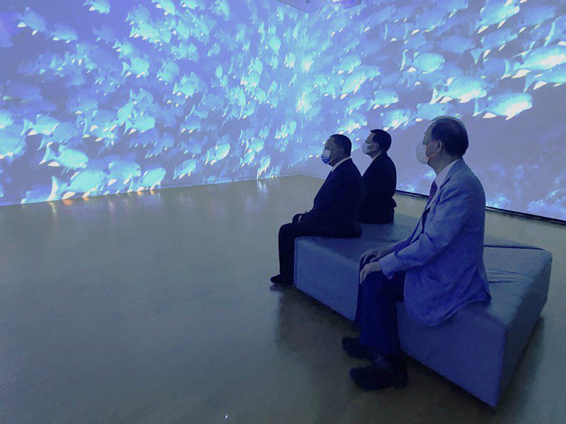 亞洲大學、台達電子文教基金會舉辦「地球．脈動中–生態與藝術特展」，上午在亞洲大學現代美術館開幕。記者黃寅／攝影