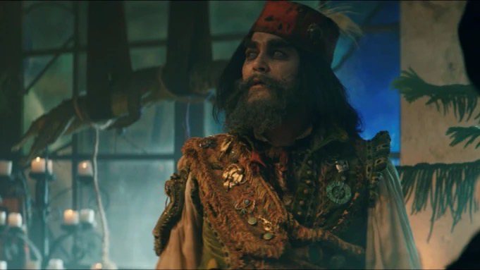 強尼戴普為大陸遊戲廣告拍攝短片，再扮瘋癲船長。圖／摘自YouTube
