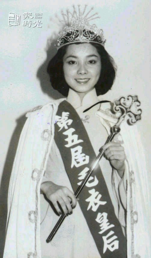 第五屆毛衣皇后施琪(原名陳美鳳)。圖＼聯合報系資料照（1977/01/23　報系記者攝影）

