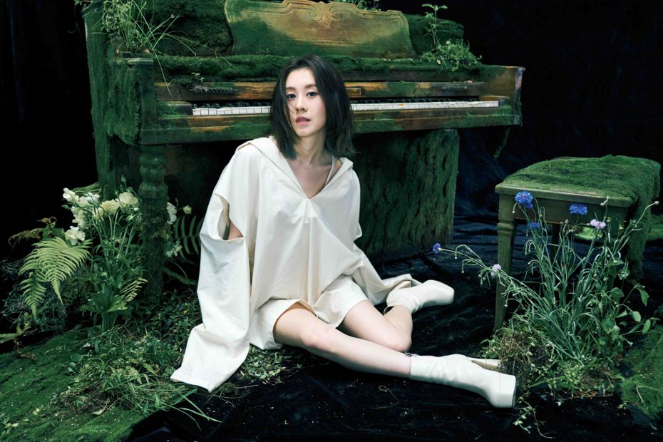白安的新專輯主視覺由香港金像獎最佳攝影師余靜萍操刀。圖／相信音樂提供