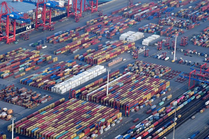 德國是外貿依存度很高的工業國家，出口表現好壞對經濟影響深遠，圖為漢堡港貨櫃碼頭的空拍圖。路透