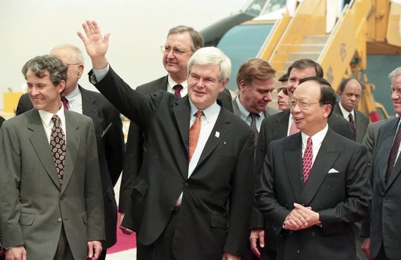 金瑞契1997年快閃訪台，時任外交部長章孝嚴在機場迎接。 圖／本報系資料圖庫